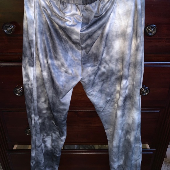 TIE DYE SWEATS 🌀 - Picture 2 of 2